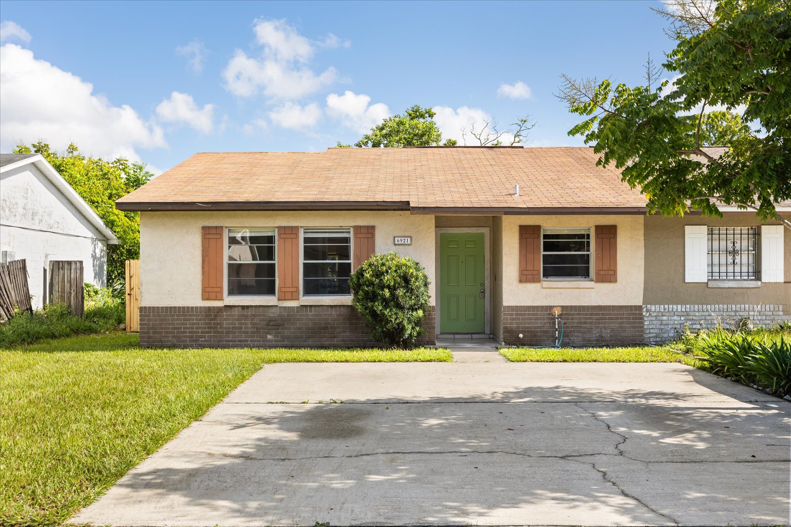6921 Longmeade Ln.